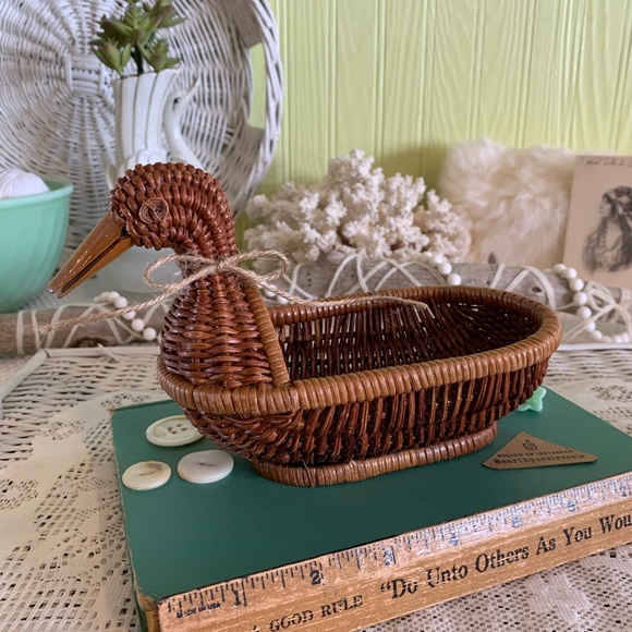 Vintage Rattan Duck Basket 🦆 Unique Home Decor / Gift / Holder / Nature - Picture 8 of 8
